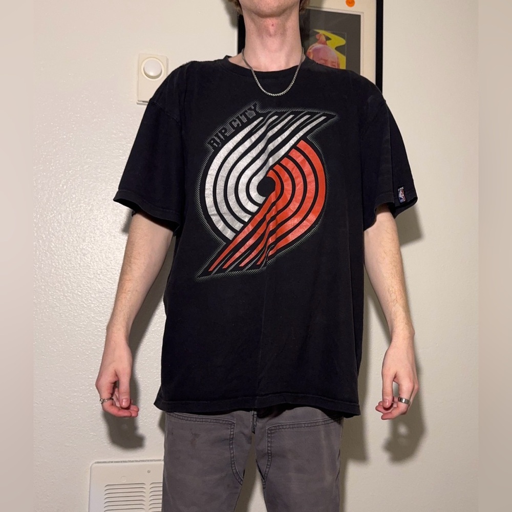 Portland Trail Blazers Black Graphic Tee - Men's Short Sleeve Shirt